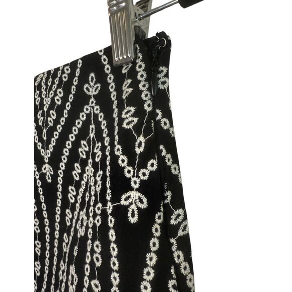 LOFT Embroidered Scalloped Black White Skirt Sz 4 - Picture 5 of 6